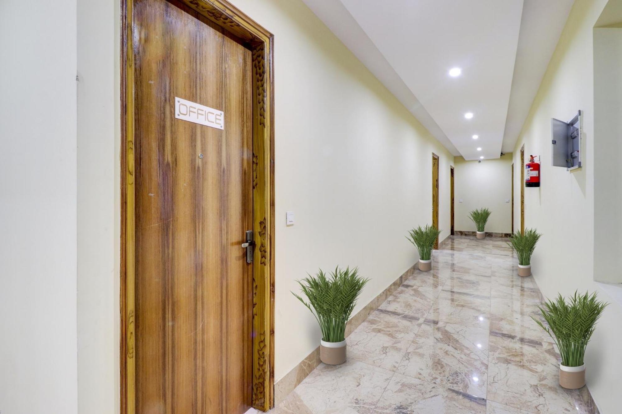 Super Capital O Crestwood Inn دهرادون المظهر الخارجي الصورة