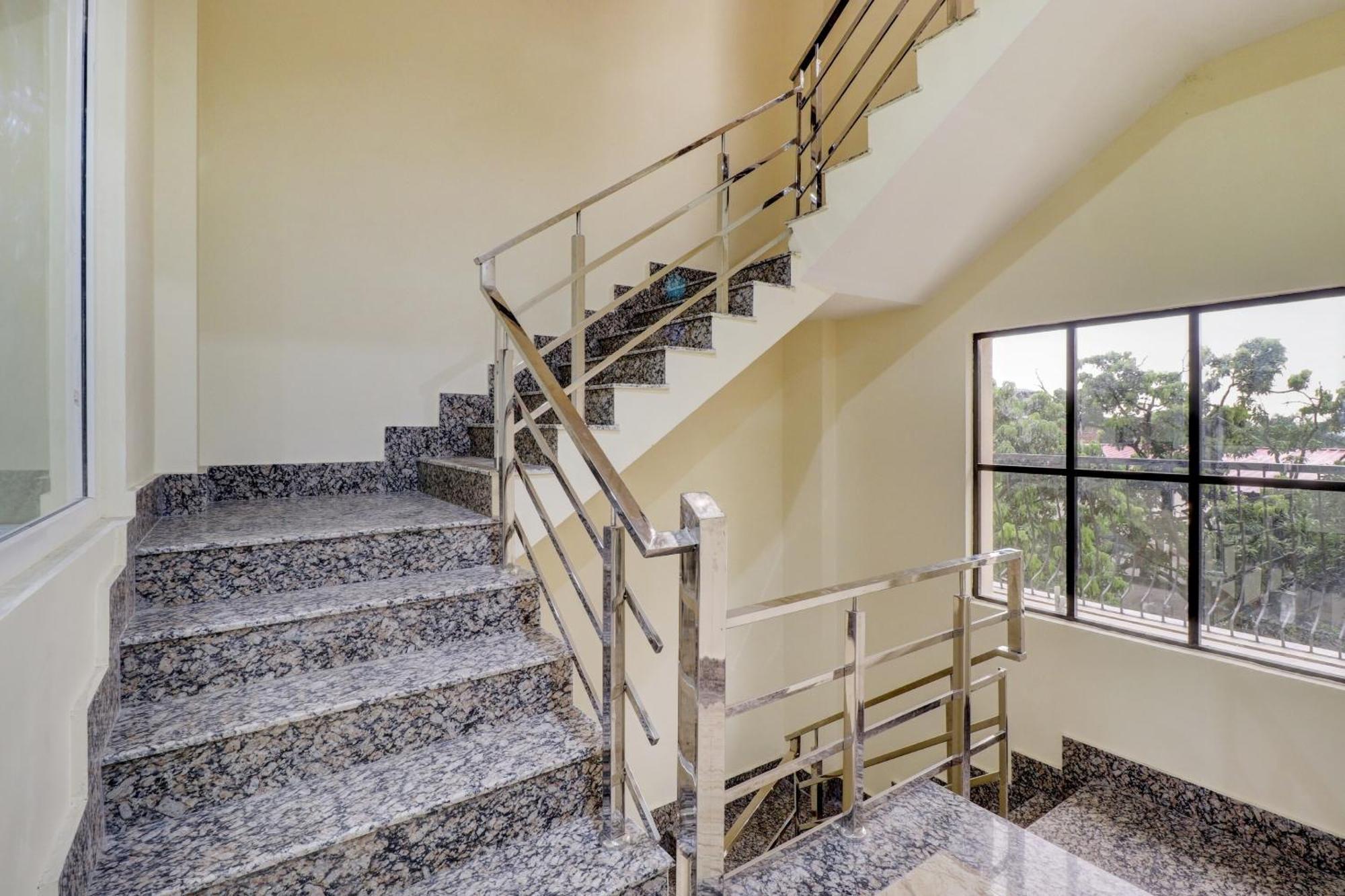 Super Capital O Crestwood Inn دهرادون المظهر الخارجي الصورة